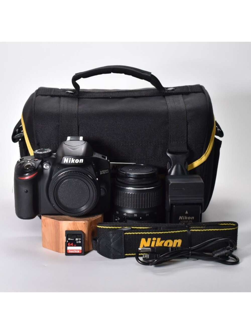 Nikon D3200 DSLR Camera 24.2MP w/ Nikon 18-55mm Lens 14,001 Clicks 64GB SD Card